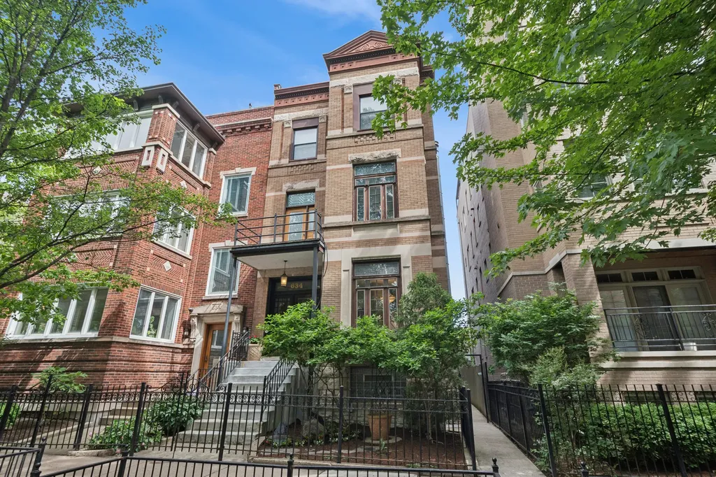 634 West Wellington Avenue Chicago IL 60657