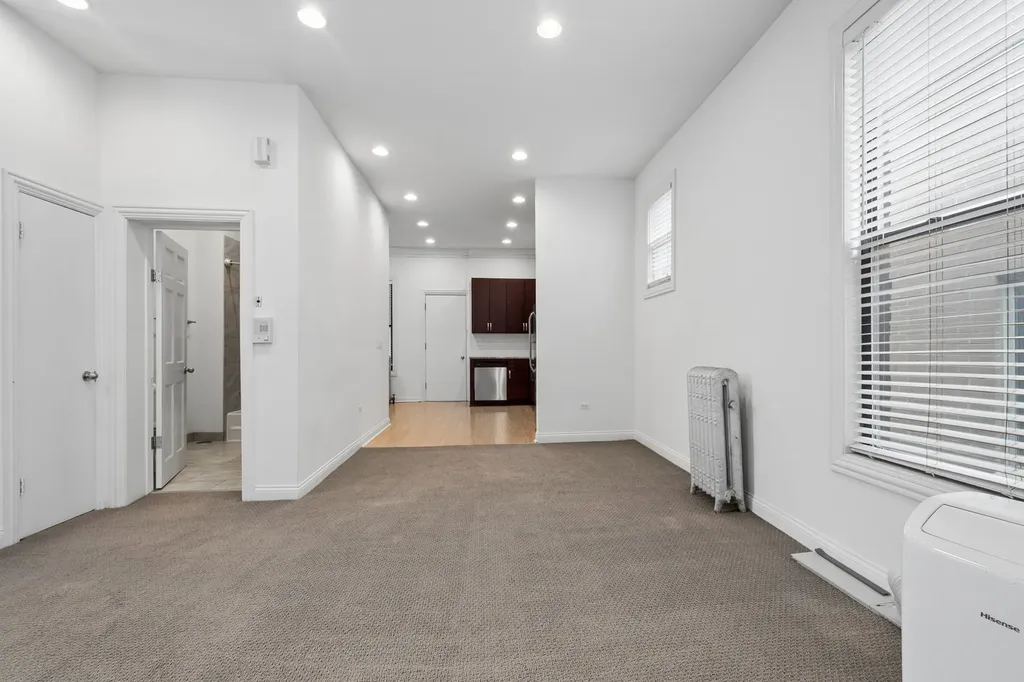 634 West Wellington Avenue Chicago IL 60657