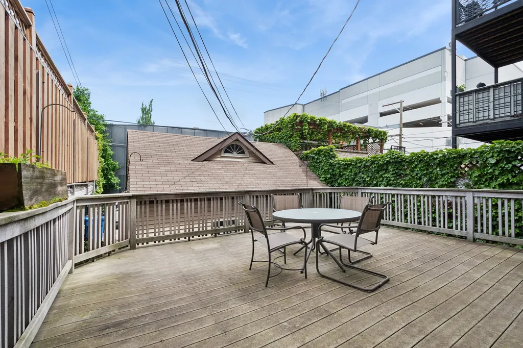 634 West Wellington Avenue Chicago IL 60657