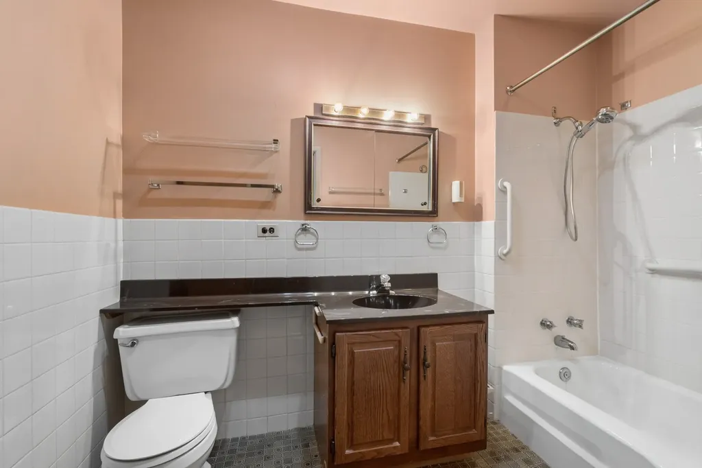 634 West Wellington Avenue Chicago IL 60657