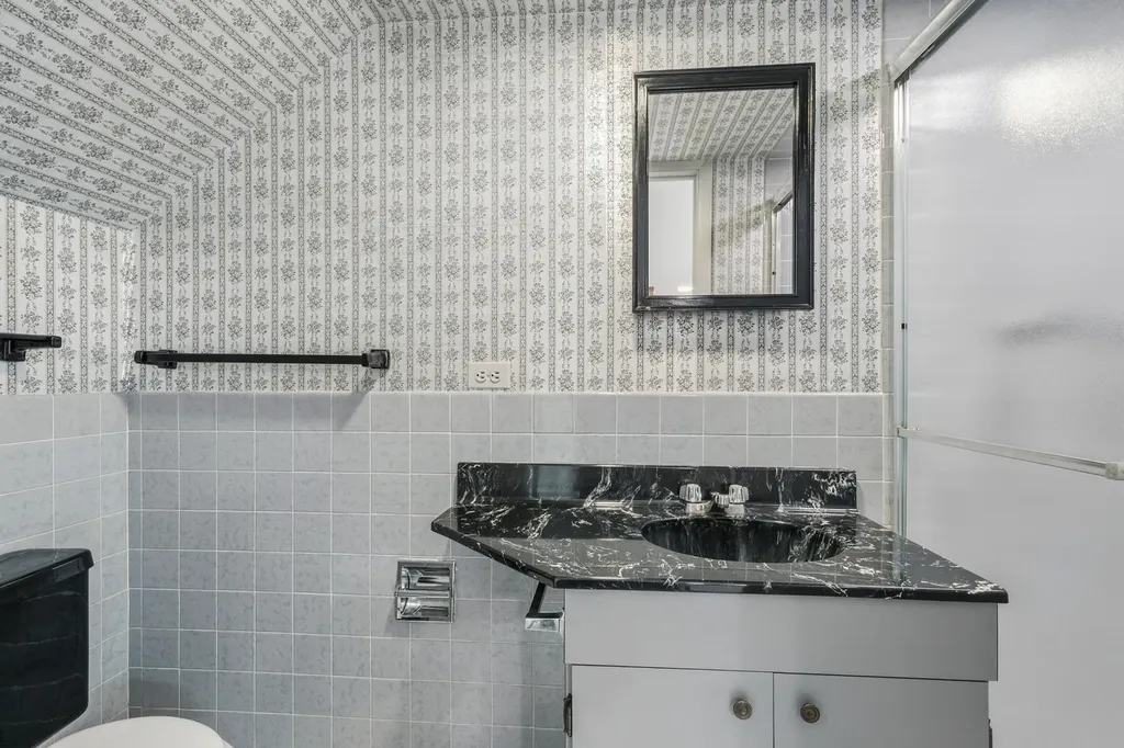 634 West Wellington Avenue Chicago IL 60657