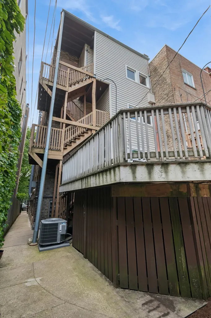 634 West Wellington Avenue Chicago IL 60657