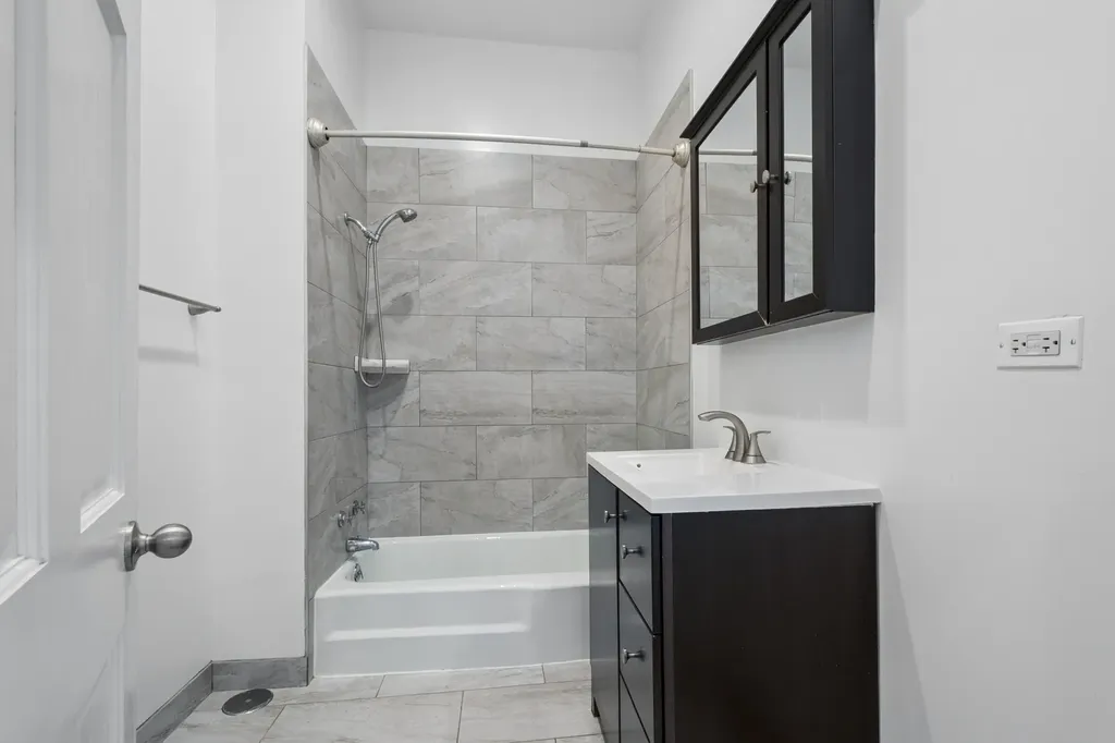 634 West Wellington Avenue Chicago IL 60657