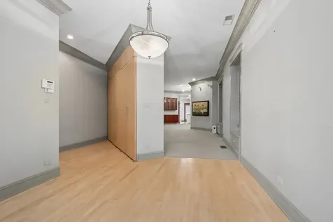 634 West Wellington Avenue Chicago IL 60657