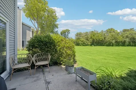 1321 Barclay Lane Deerfield IL 60015