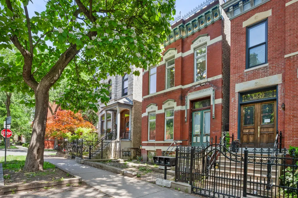1251 North Hoyne Avenue Chicago IL 60622