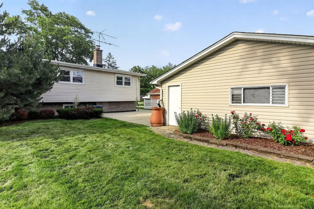 51 West Marilyn Terrace Addison IL 60101