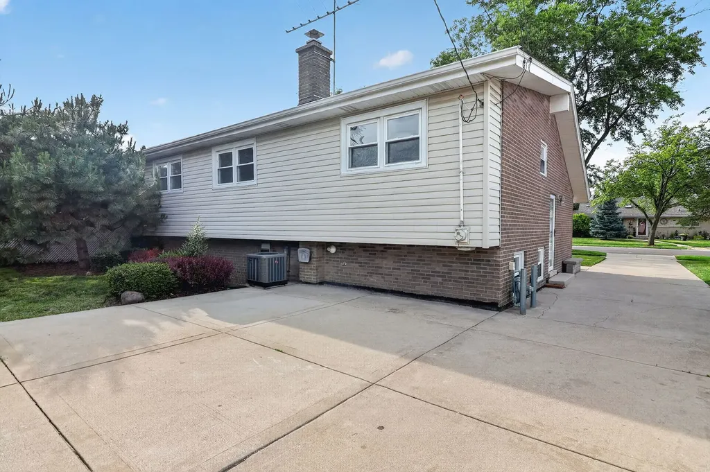 51 West Marilyn Terrace Addison IL 60101