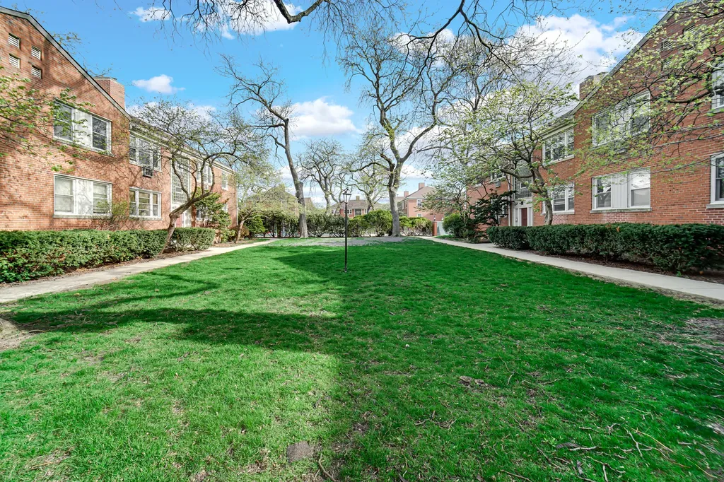 1931 West Albion Avenue Chicago IL 60626