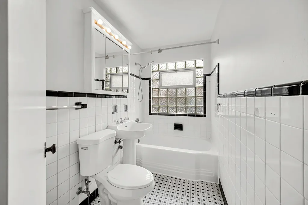 1931 West Albion Avenue Chicago IL 60626