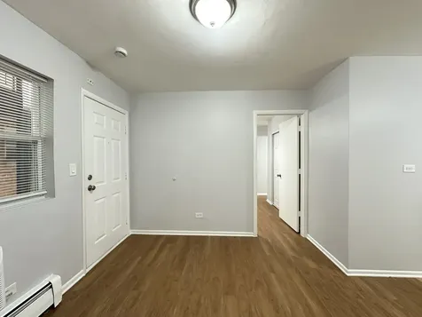 4616 North Beacon Street Chicago IL 60640