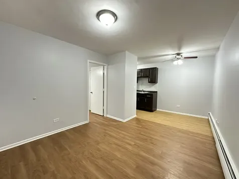 4616 North Beacon Street Chicago IL 60640