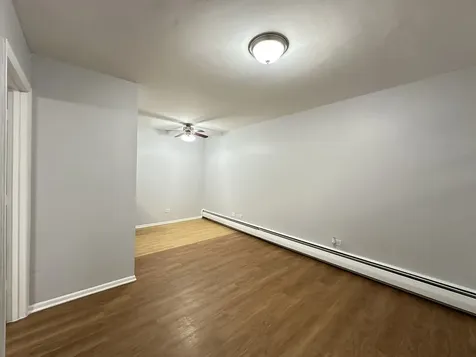 4616 North Beacon Street Chicago IL 60640