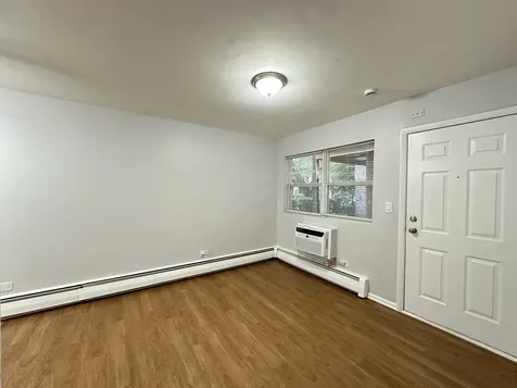 4616 North Beacon Street Chicago IL 60640