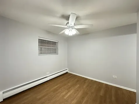 4616 North Beacon Street Chicago IL 60640