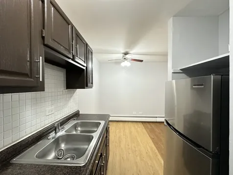 4616 North Beacon Street Chicago IL 60640