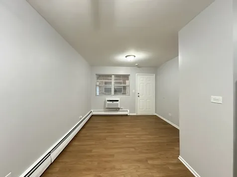 4616 North Beacon Street Chicago IL 60640
