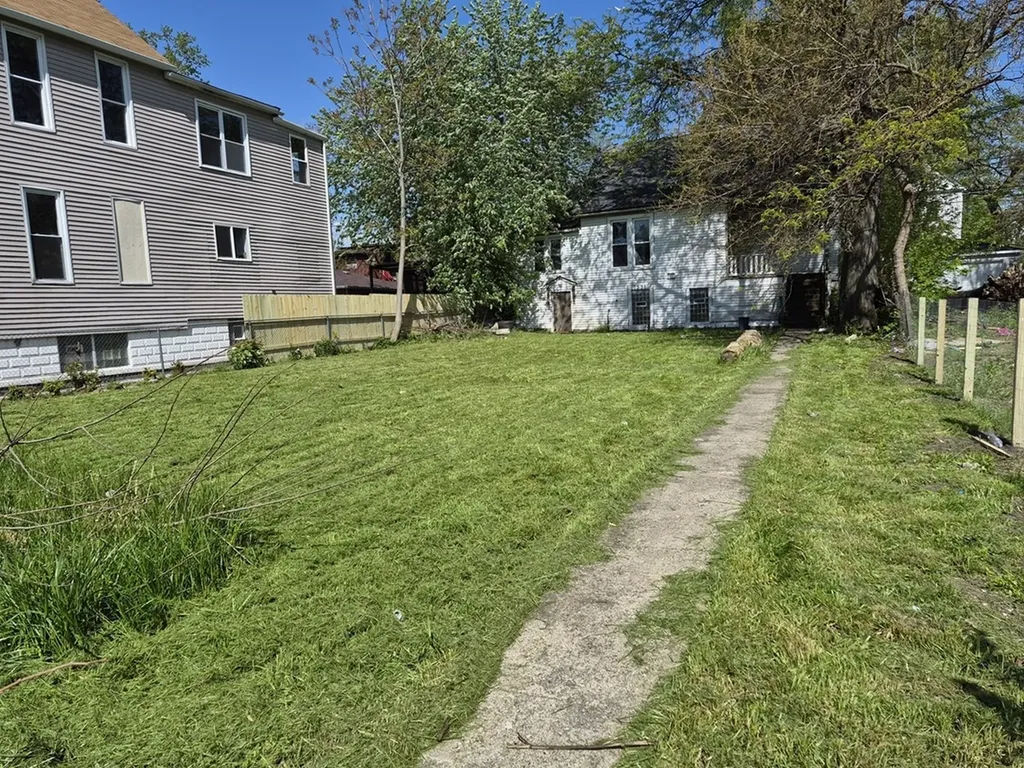 7331 South Peoria Street Chicago IL 60621