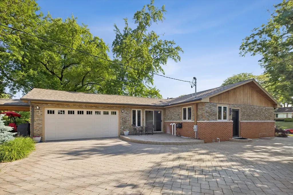 7730 Brookhaven Avenue Darien IL 60561