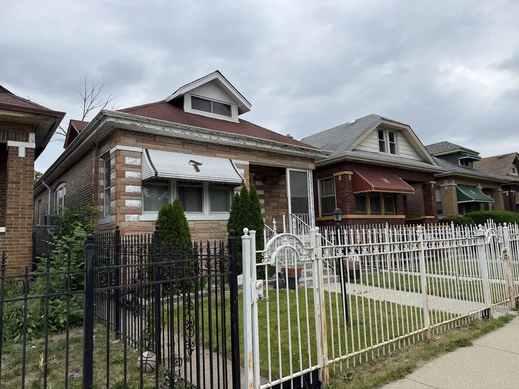 7521 South Aberdeen Street Chicago IL 60620