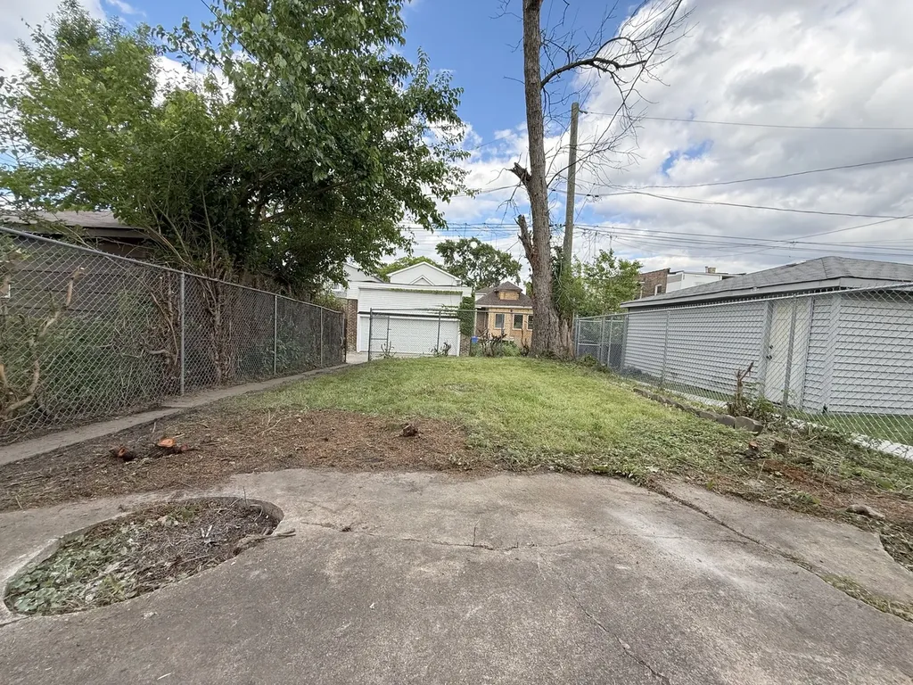 7521 South Aberdeen Street Chicago IL 60620