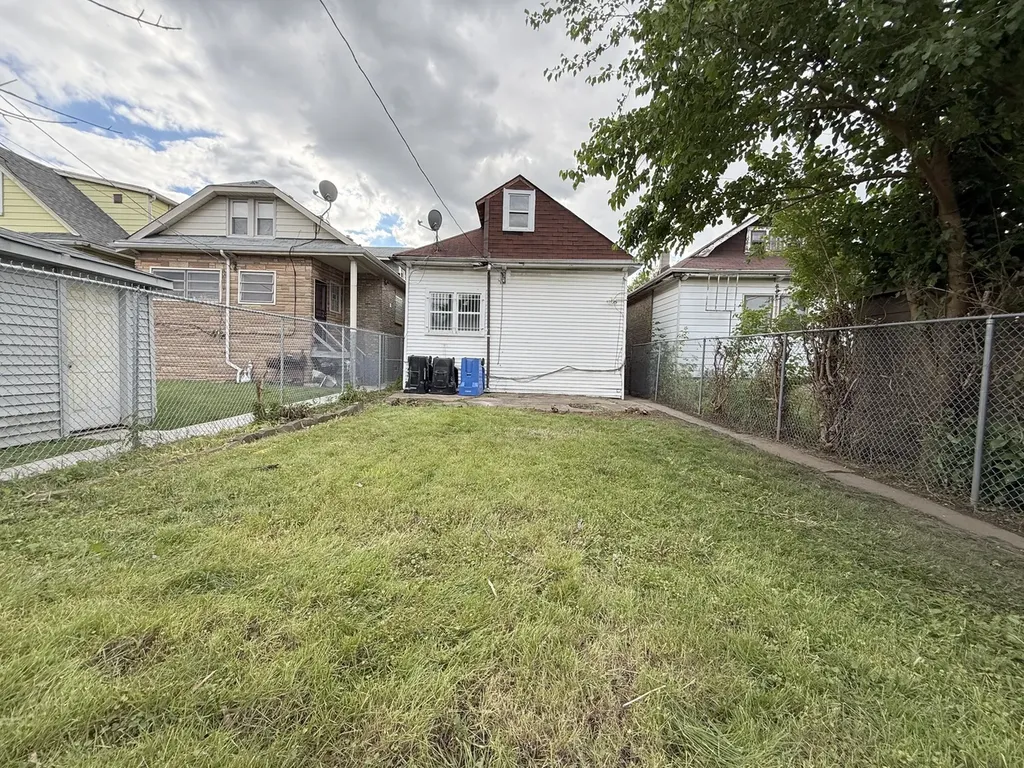 7521 South Aberdeen Street Chicago IL 60620