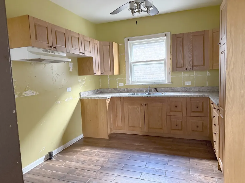 7521 South Aberdeen Street Chicago IL 60620