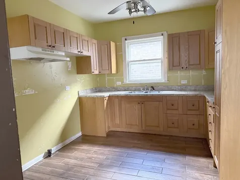 7521 South Aberdeen Street Chicago IL 60620