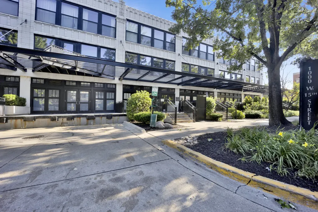1000 West 15th Street Chicago IL 60608