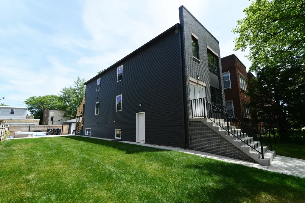 1051 North Springfield Avenue Chicago IL 60651