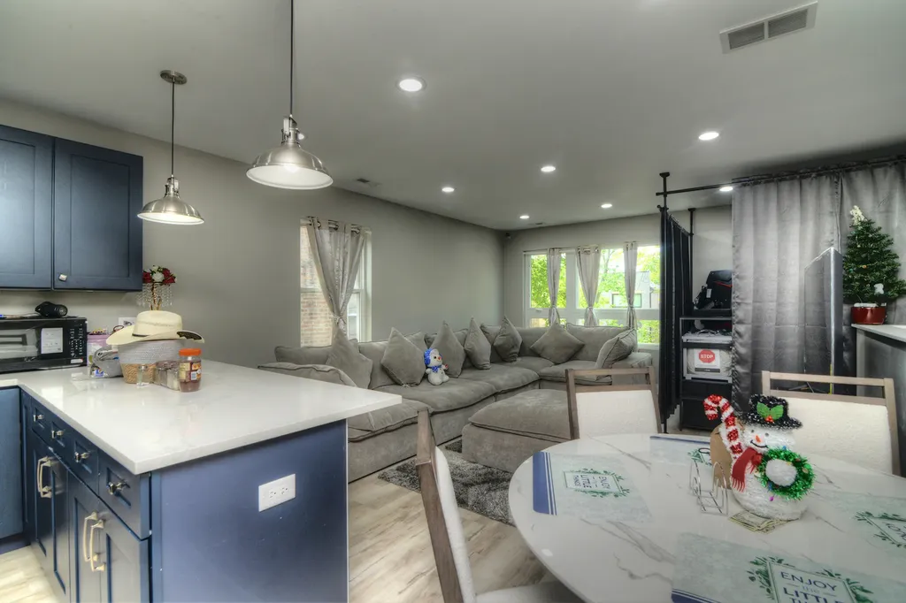 1051 North Springfield Avenue Chicago IL 60651