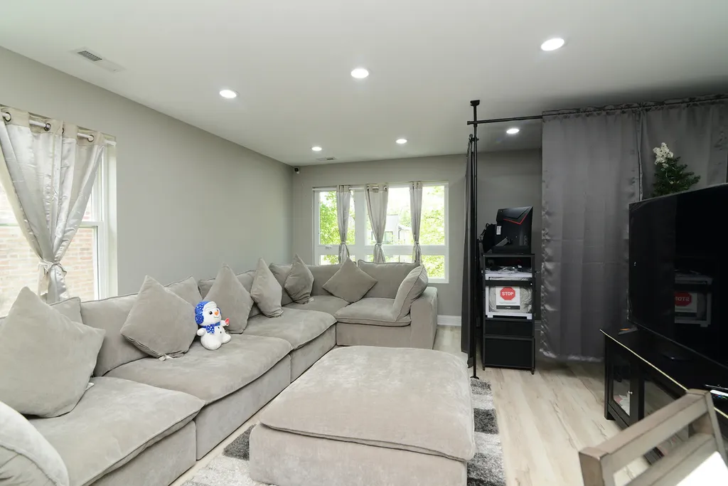 1051 North Springfield Avenue Chicago IL 60651