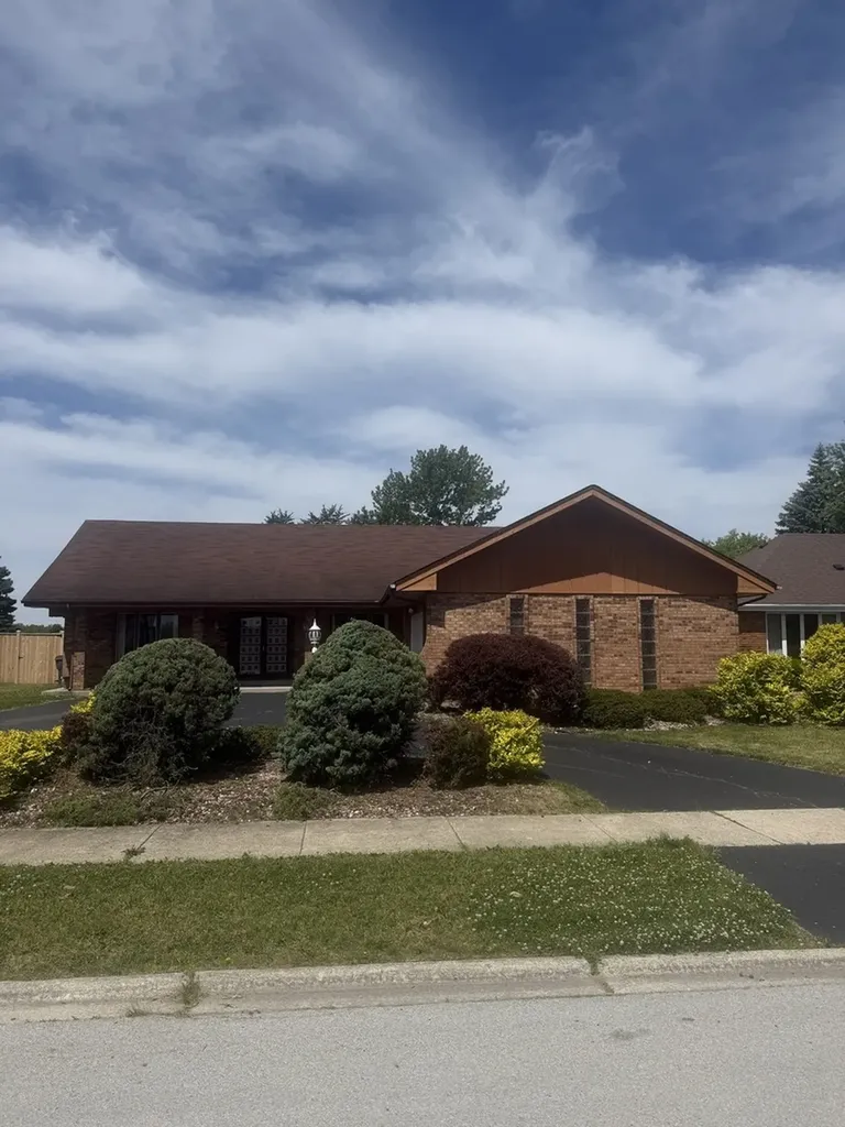 16752 South Luella Avenue South Holland IL 60473