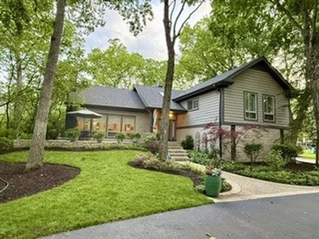 1310 Woodland Court W Riverwoods IL 60015