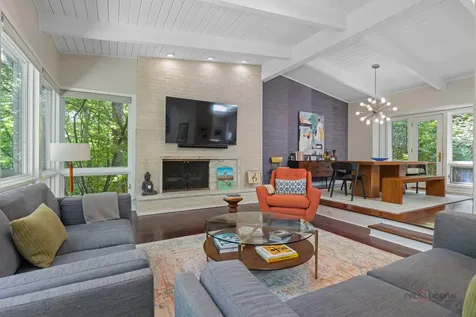1310 Woodland Court W Riverwoods IL 60015
