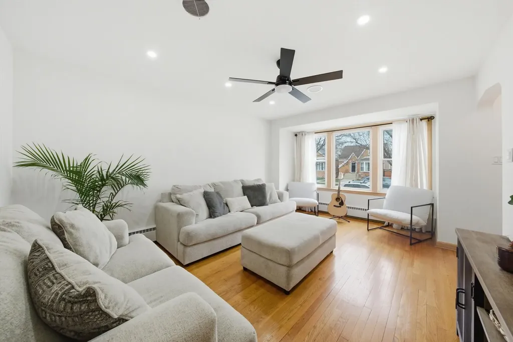 5748 South Kenneth Avenue Chicago IL 60629