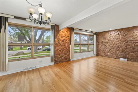 8737 South 50th Avenue Oak Lawn IL 60453