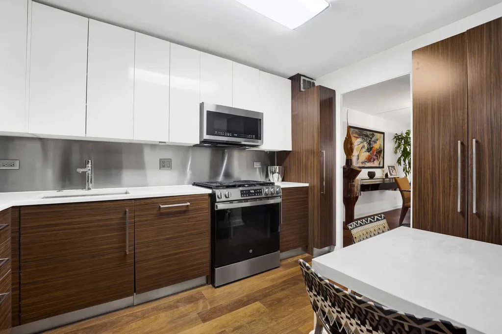 850 North Dewitt Place Chicago IL 60611