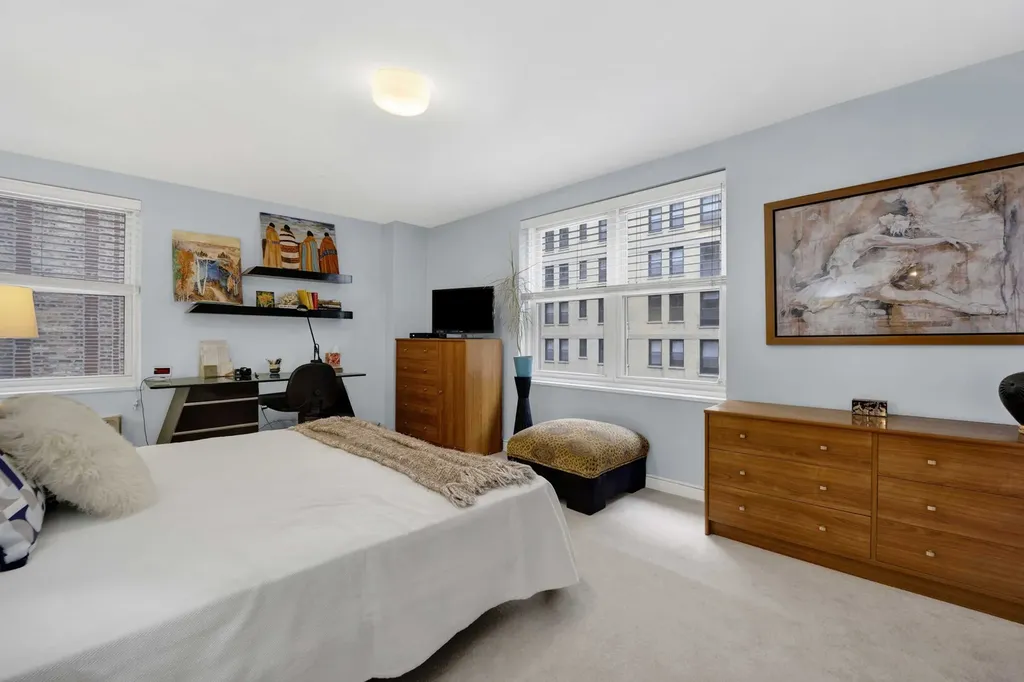 850 North Dewitt Place Chicago IL 60611