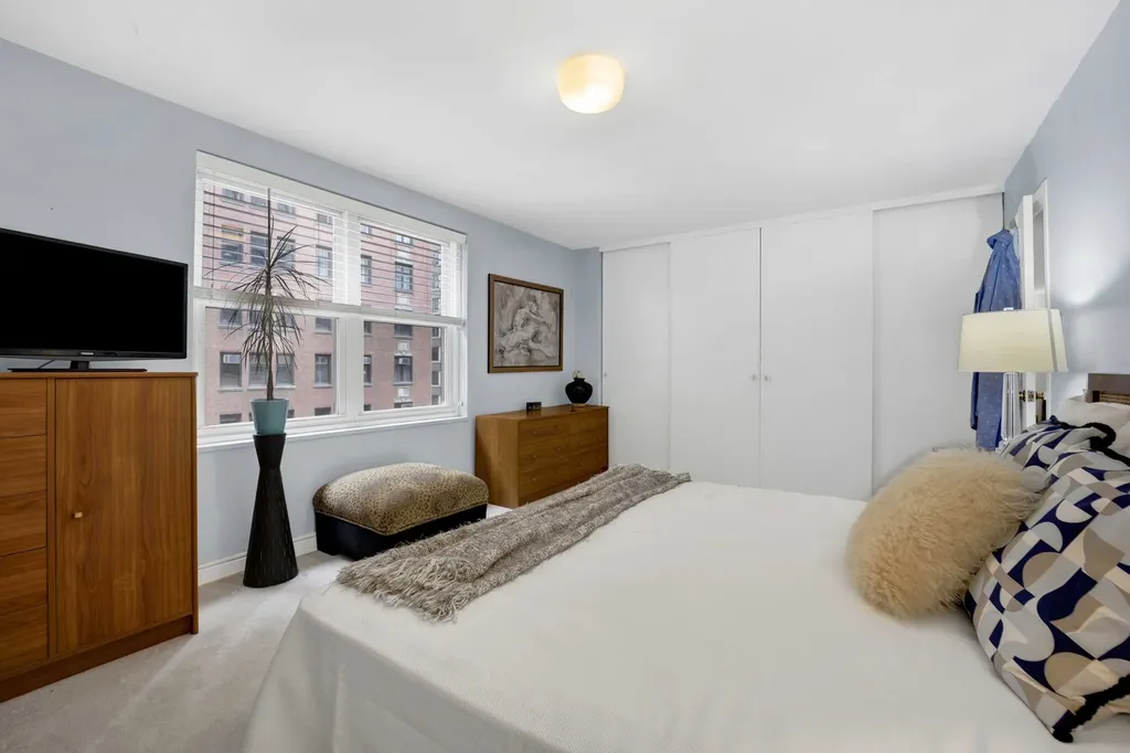 850 North Dewitt Place Chicago IL 60611