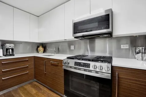 850 North Dewitt Place Chicago IL 60611