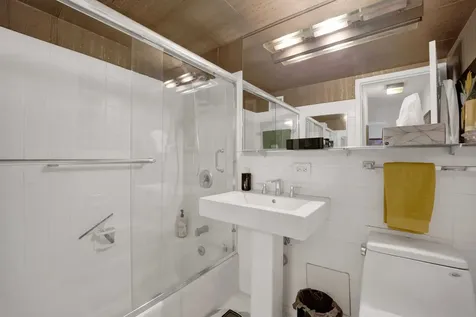 850 North Dewitt Place Chicago IL 60611
