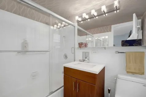 850 North Dewitt Place Chicago IL 60611