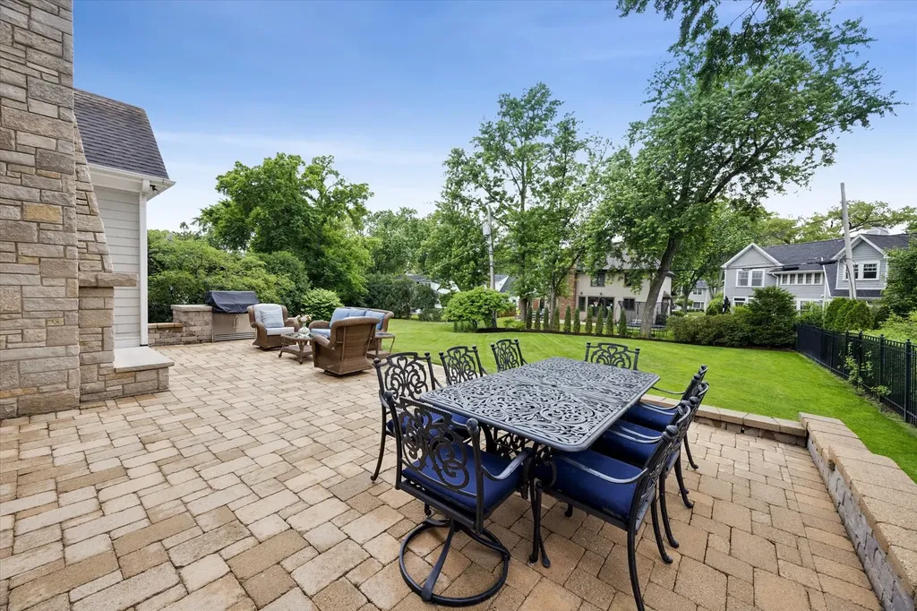 122 Arthur Avenue Clarendon Hills IL 60514