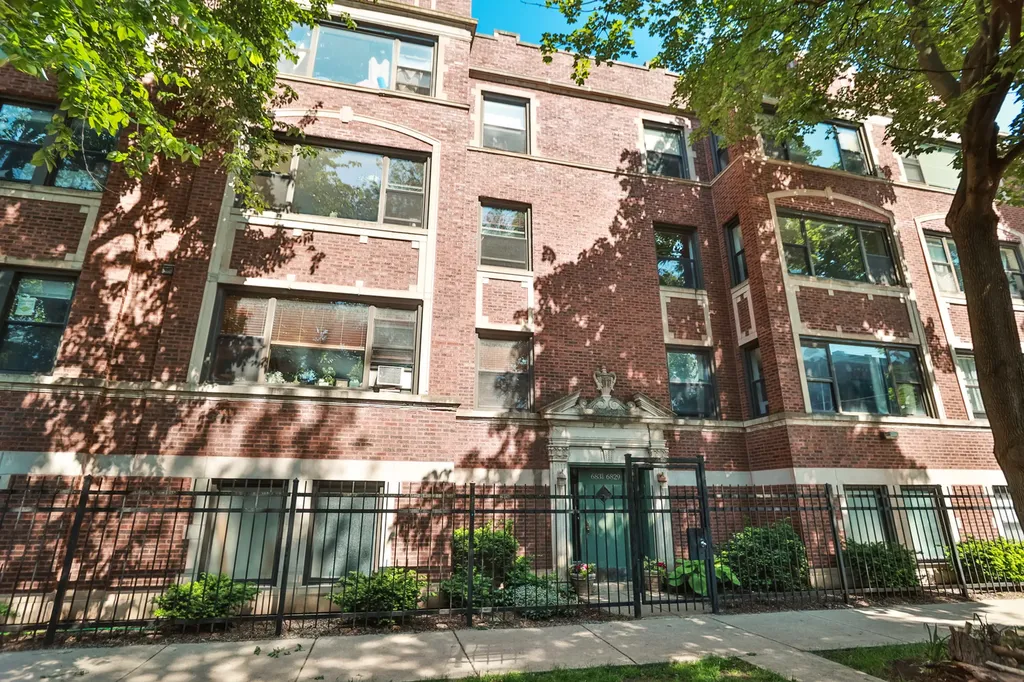 6829 North Greenview Avenue Chicago IL 60626