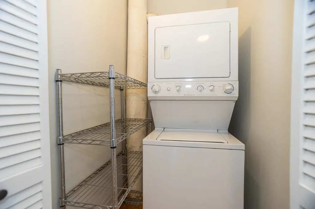 6829 North Greenview Avenue Chicago IL 60626