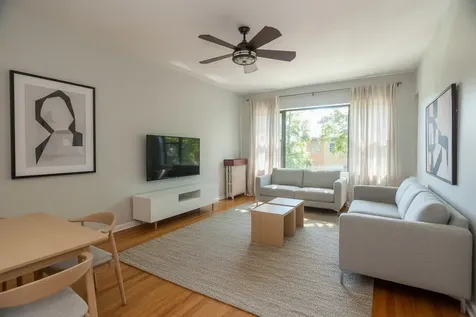6829 North Greenview Avenue Chicago IL 60626