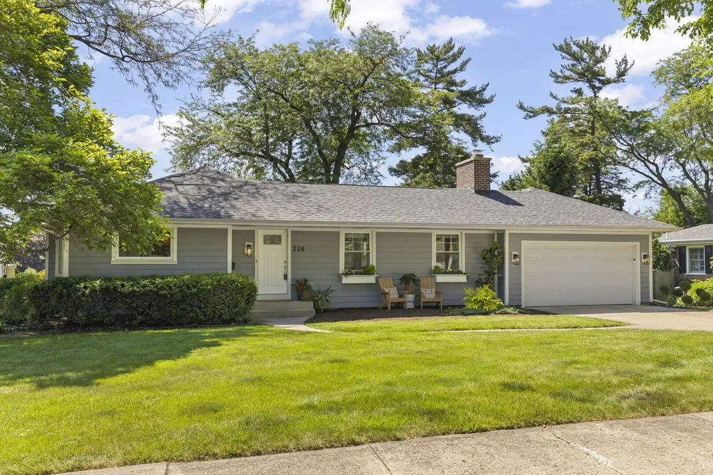 226 Woodstock Avenue Glen Ellyn IL 60137