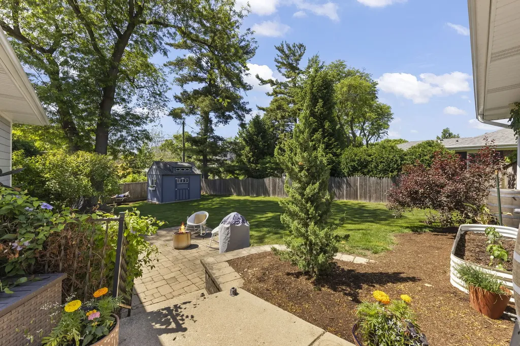 226 Woodstock Avenue Glen Ellyn IL 60137