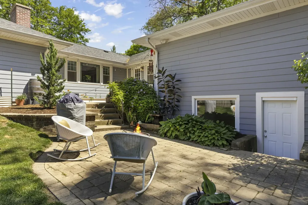 226 Woodstock Avenue Glen Ellyn IL 60137